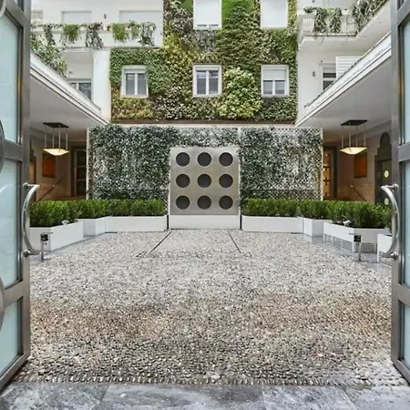 Palazzo Beltrade By Halldis Apartman